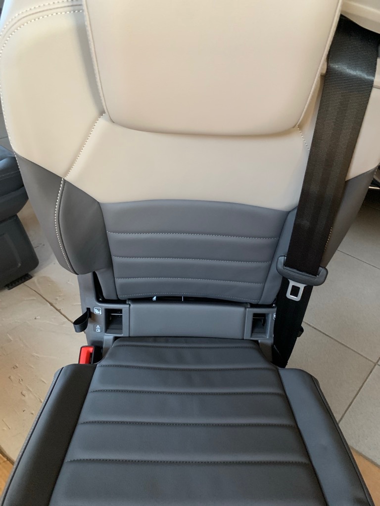 Prostřední kožené sedadlo VW Multivan T7 v Top Stavu - 3