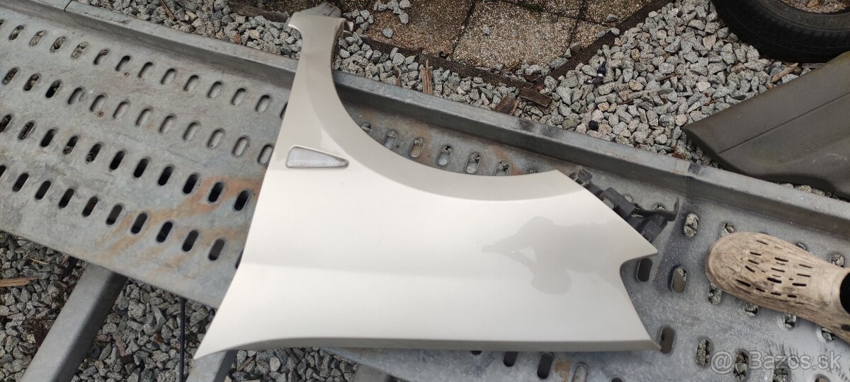 Šoférov predný blatník Renault Thalia rok výroby 2009 - 3