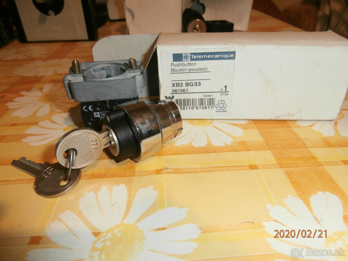 Prepinač s klučom 1-0-1,220V/6A. - 3