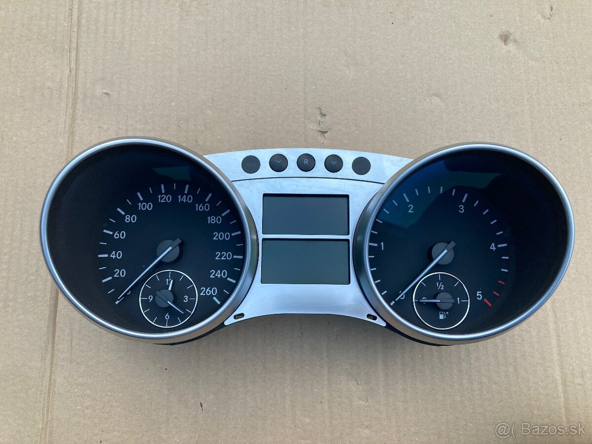 Budík/ prístrojový panel - 3