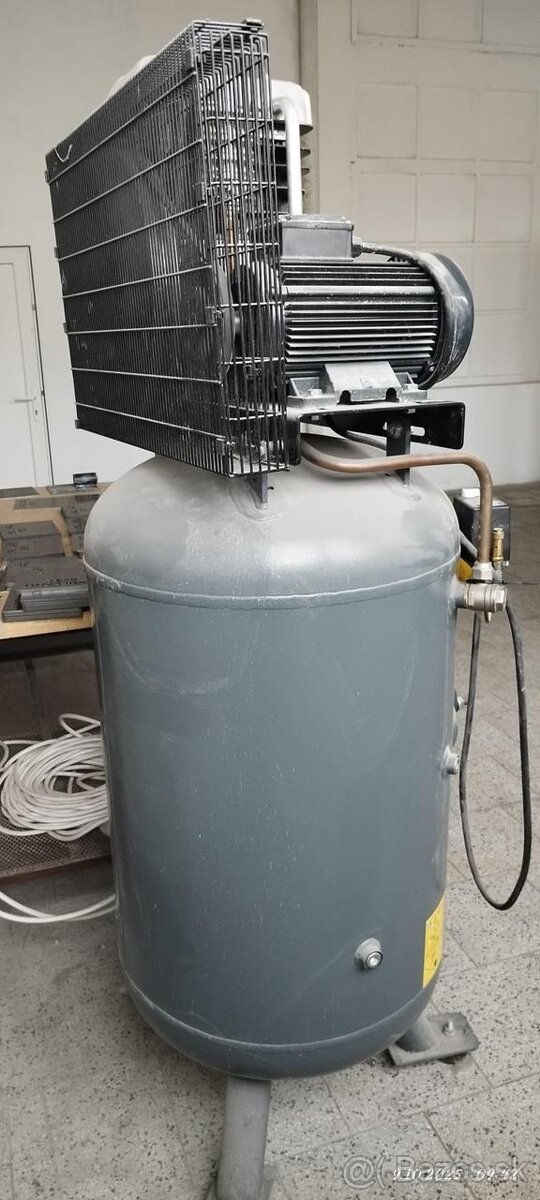 Pístový kompresor Schneider UniMaster ST - 3