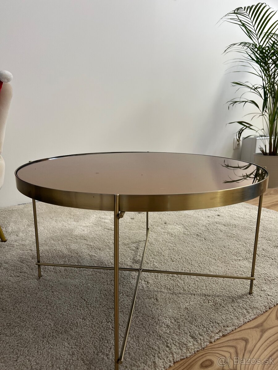 Krásny zlatý stolík - 3