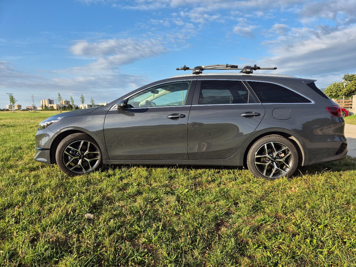 Strešný nosič Thule Edge Evo Black na Kia Ceed kombi - 3