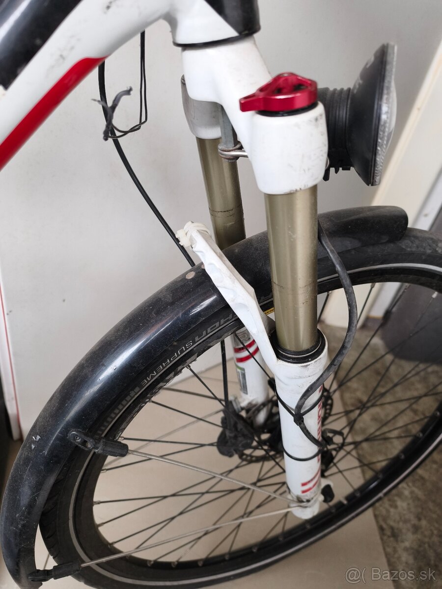 Predám zachovalý bicykel CUBE - 3