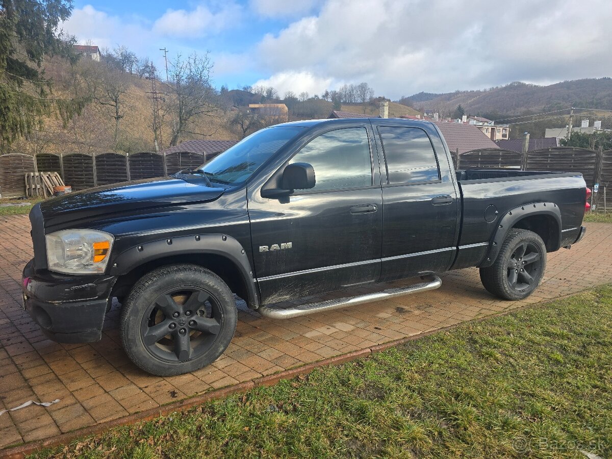 Predám Dodge RAM 4.7 V8 - 3