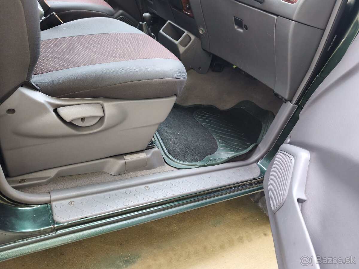 Nissan Terrano II - 3