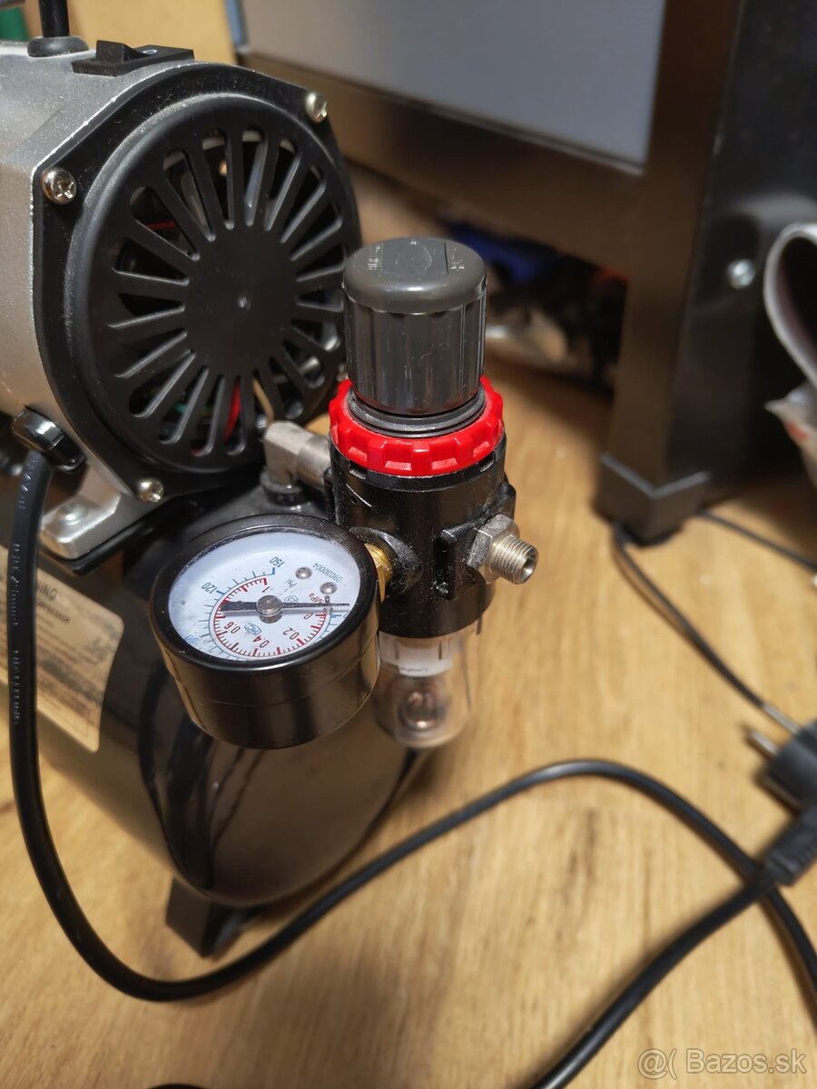 Sada airbrush pištolí (7 ks) s kompresorom a príslušenstvom - 3