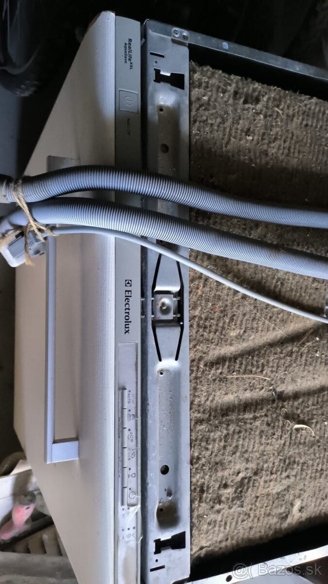 Plne vstavana umyvacka riadu Elektrolux - 3