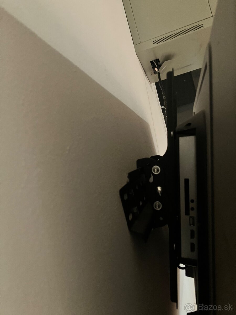 Televízor plus nástenný držiak - 3