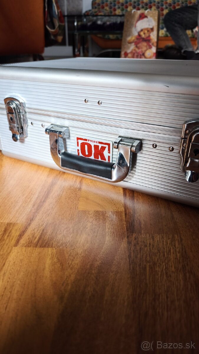 Hliníkový kufor a náradím - 3