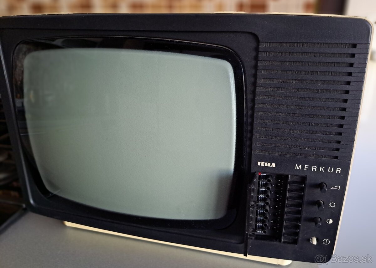 Staré elektro TESLA - 3