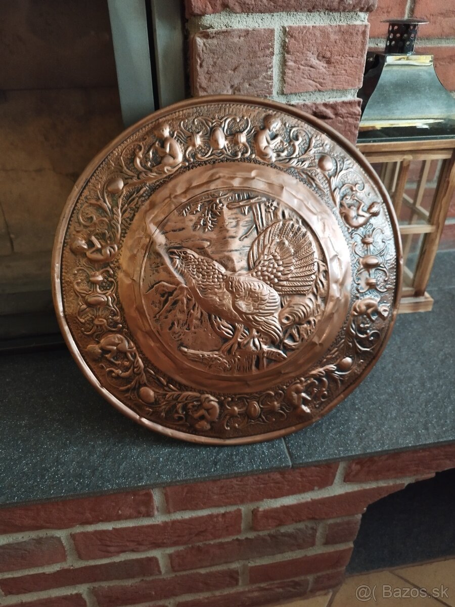 Tepaný medený tanier s tokanon - 3
