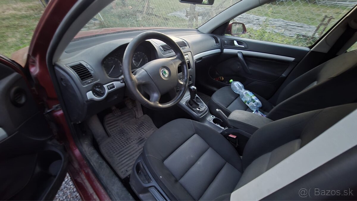 Rozpredám Octaviu 2 sedan 1.9TDi - 3