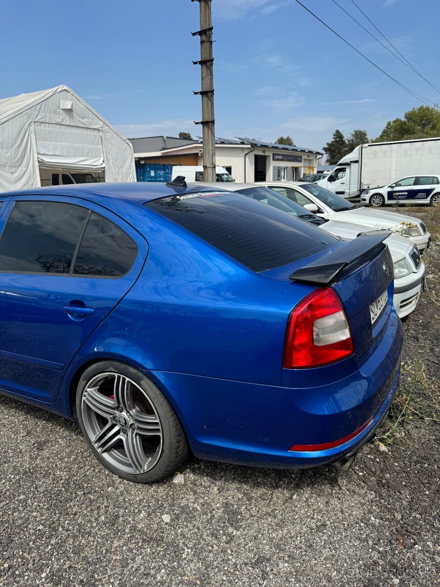 225/40 R18 - 3