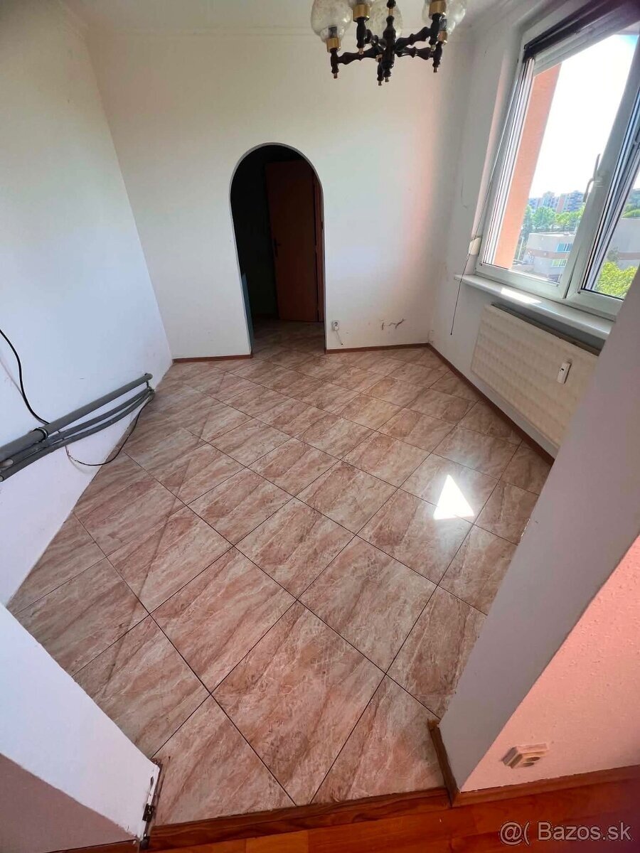 3 izb byt NABREZNA ULICA - 3