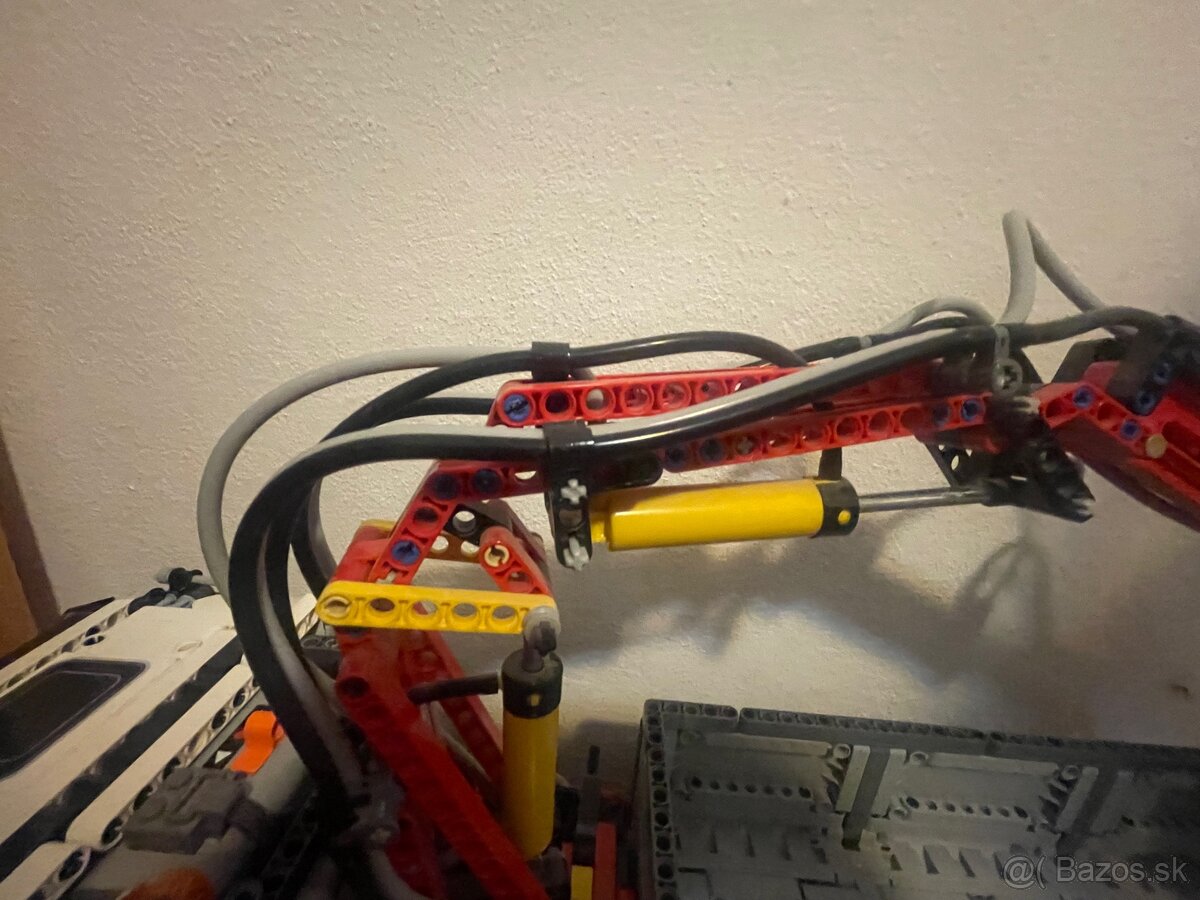 Lego TECHNIK nakladiak/ zeriav vo vybornom stave - 3