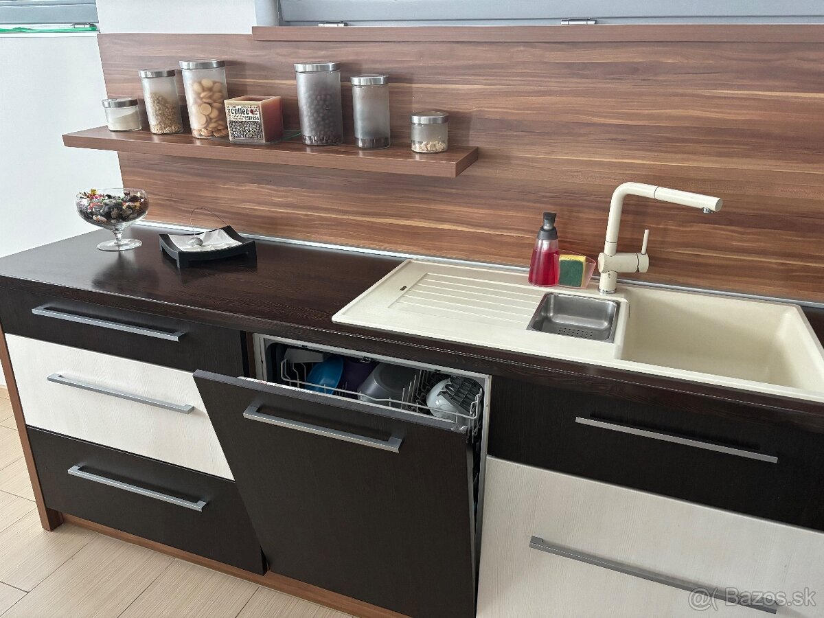 Kuchynská linka - 3