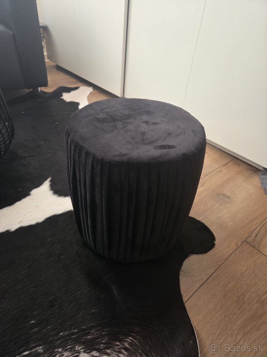 Čierny koženkový gauč - 3