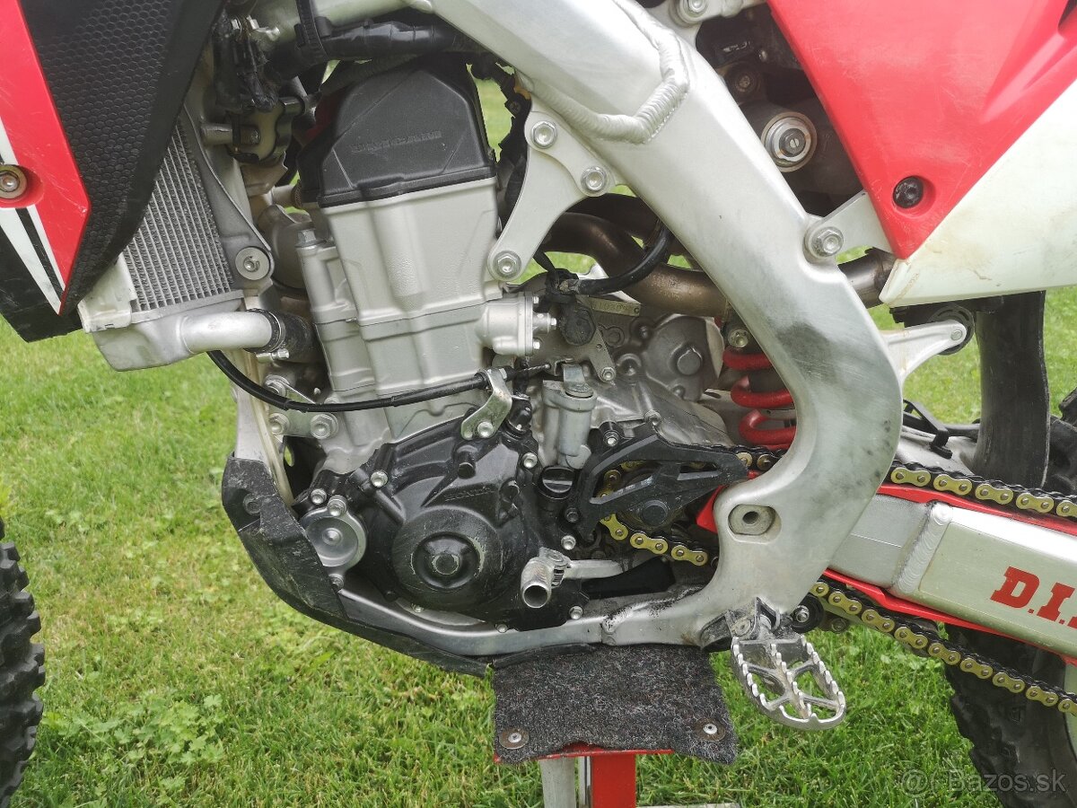 Honda CRF 450R, r.v. 2017 s el. startérem