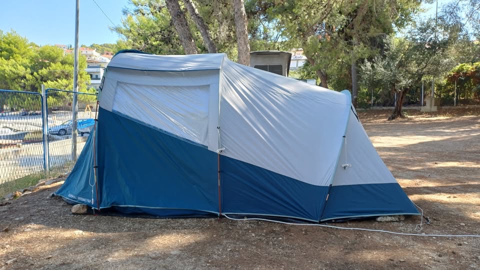 Predám veľký kempovací stan v top stave pre 4 osoby s prí... - 3