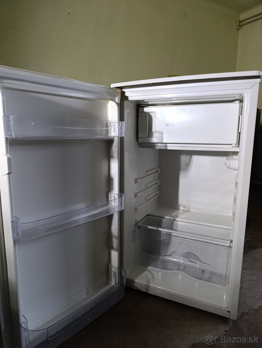 Malá chladnička, staršia, funkčná - 3