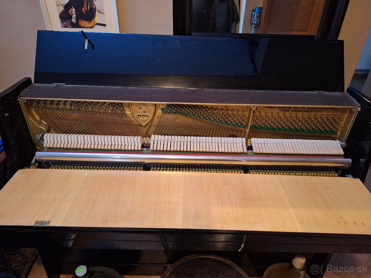 Klavir Petrof - 3