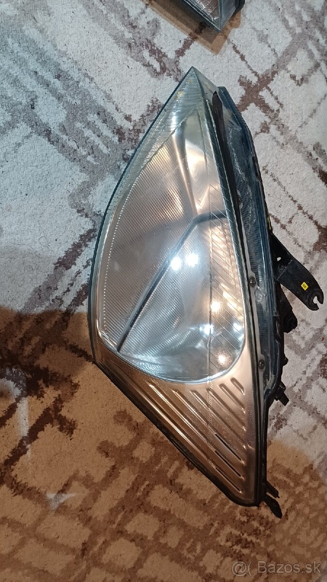 Predné svetlomety na Ford Focus MK1 - 3