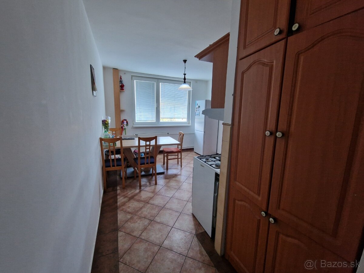 2 izb. byt, 58m2 v centre mesta Sereď na predaj - 3