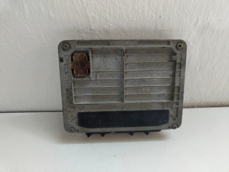 Riadiaca jednotka Skoda Felicia 1.3 047906030N 30€ - 3