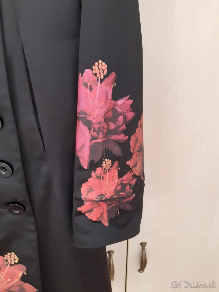 Krásny a kvalitný kabát zn. Desigual, veľ.40 - 3