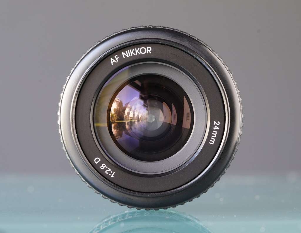 Objektiv na NIKON AF Nikkor 24 mm f/2.8D - 3