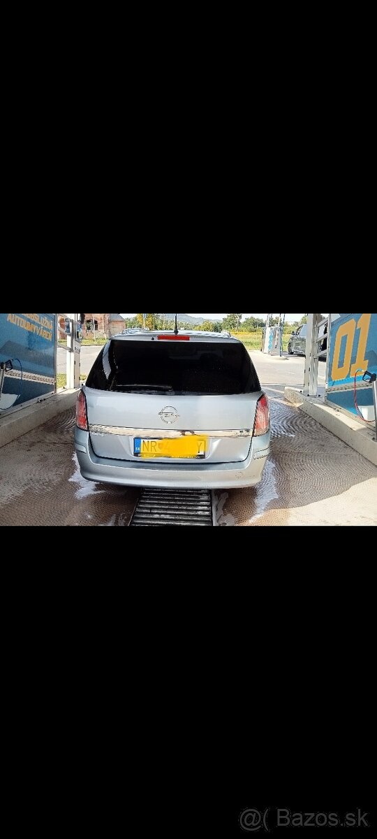 Opel Astra h 1,9tdci - 3