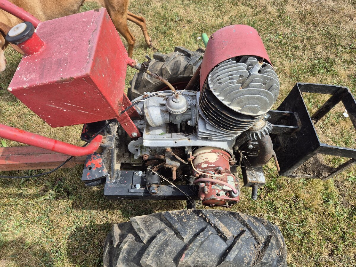 Malotraktor z vlečkou - 3