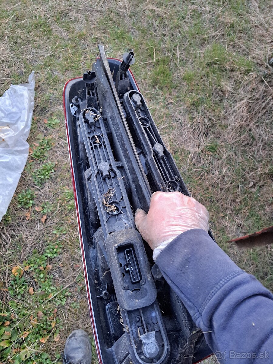 Predam ford c-max FACELIFT zadne svetlo - 3