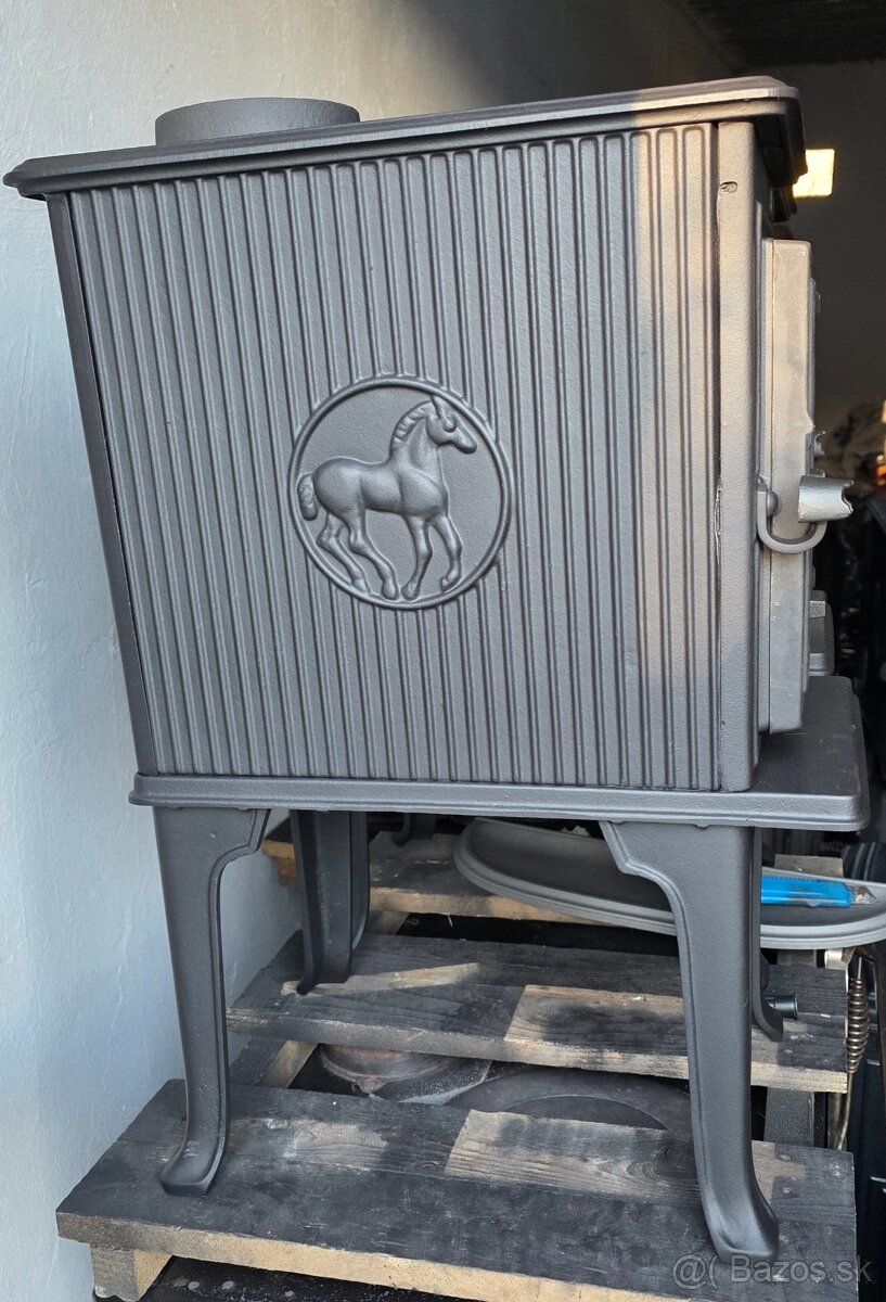 Liatinové kachle Jotul F 600 N čierný lak - 3