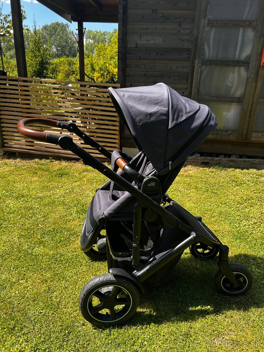 Dvojkombinácia Britax Romer Smile 3 + autosedačka - 3