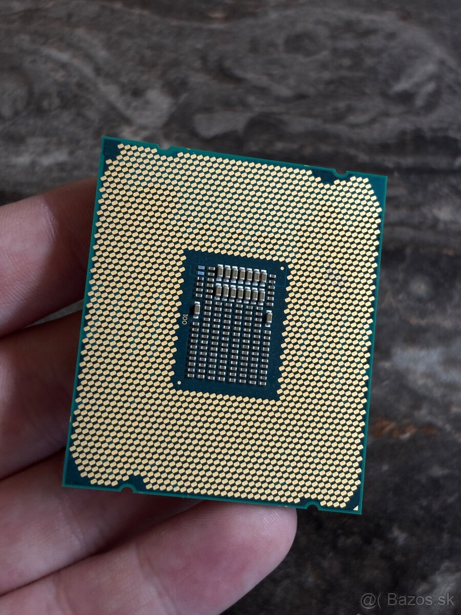 Intel Core i9-7900X - 3