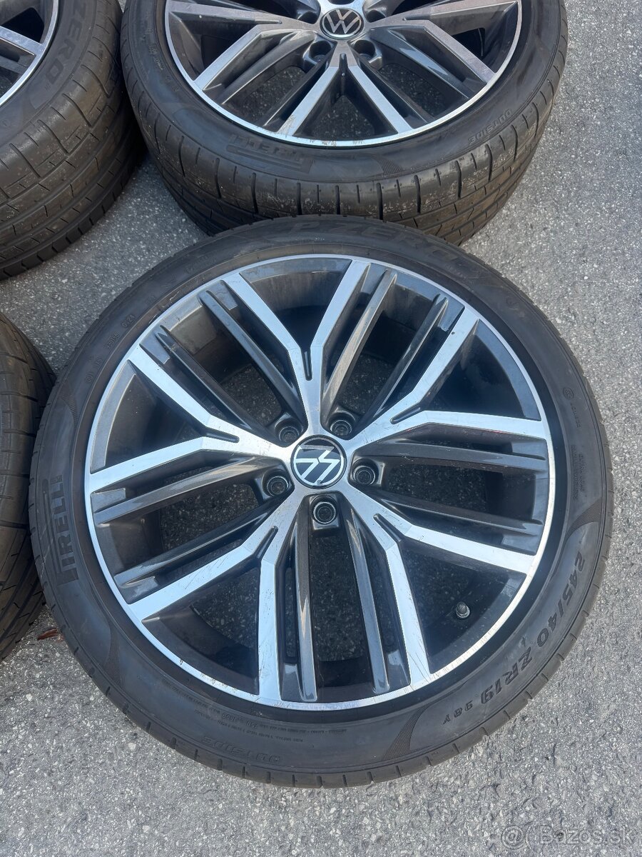 5x112 R19 245/40/19 Pirelli Passat Alltrack - 3