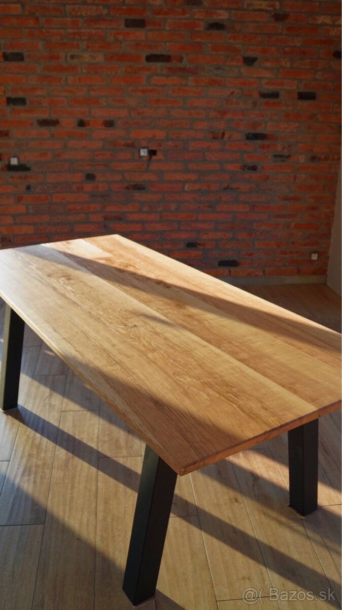 Masívny jedálenský stôl - 3