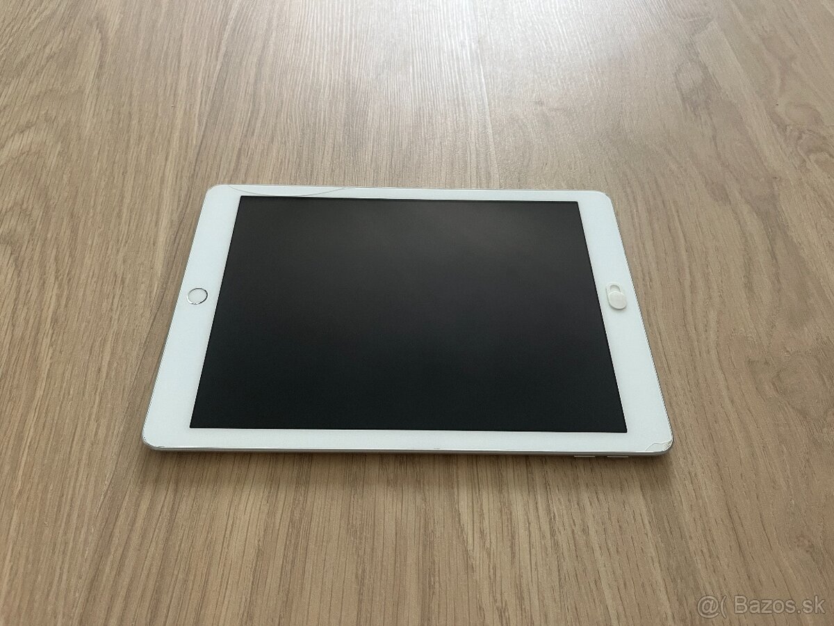Predám Apple iPad 6. generácie (32 GB, Wi-Fi, Silver) - 3