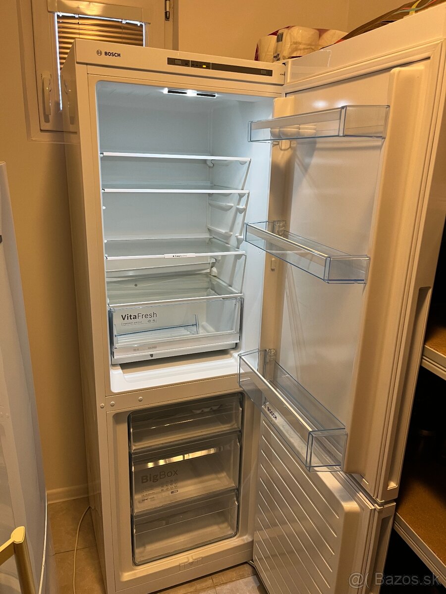 Chladnička s mrazničkou Bosch KGV33VW31E - 3