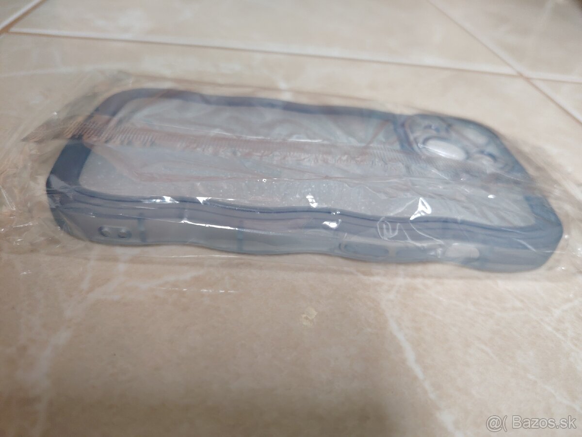 Priehl’adný silikónový kryt na iPhone 15 (nový) - 3