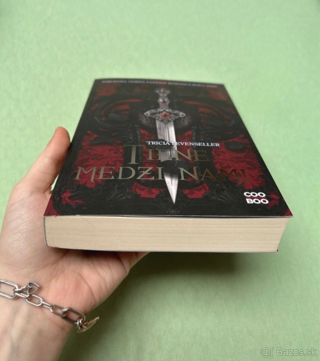 Tiene medzi nami - 3