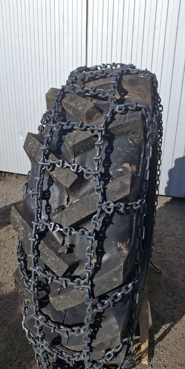 Predám komunálne žiletkové snehové reťaze na traktor - 3