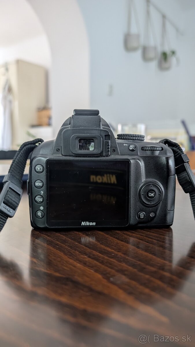 Nikon D3000 - 3