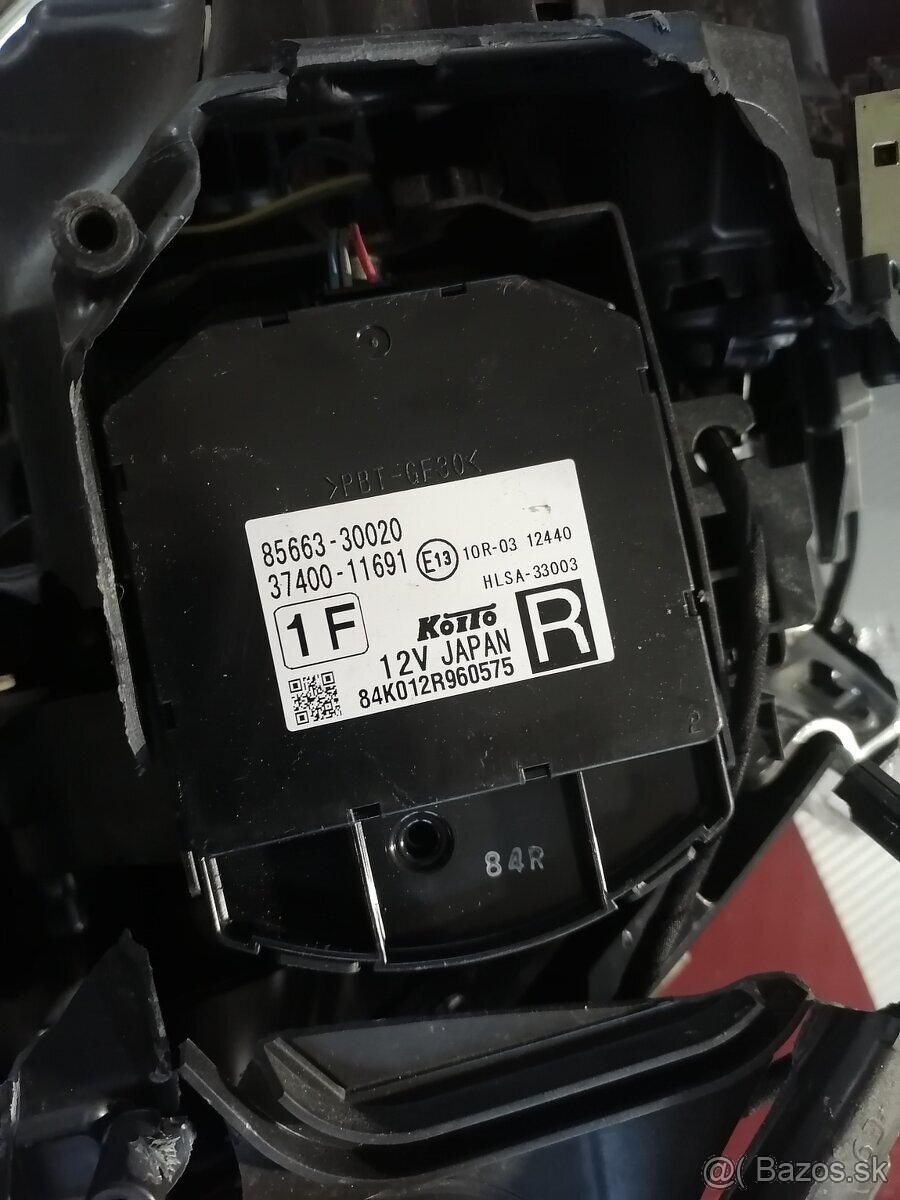 PP svetlo toyota auris 2017 LED FULL poškodene - 3