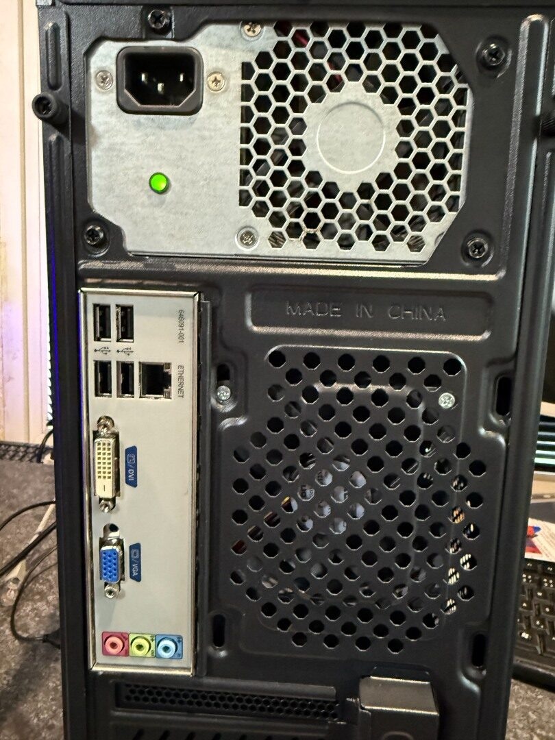 Dizajnový kancelársky počítač /Intel i5-2320 / 8GB RAM / SSD - 3