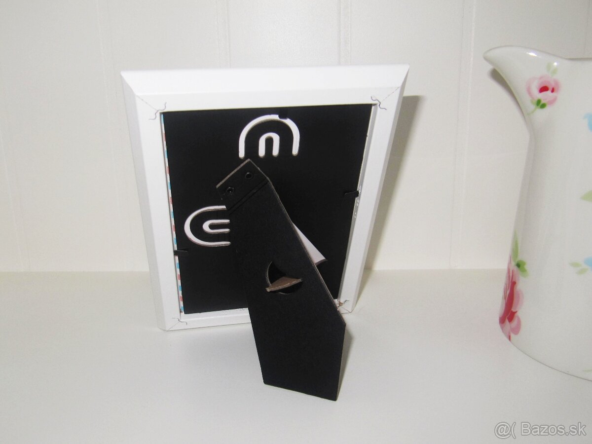 Rámik dievčatko, Domov - 3