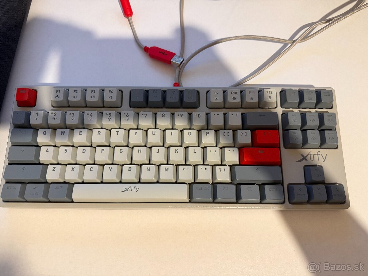 Predám hernú mechanickú klávesnicu (80%) CHERRY XTRFY K4V2 - 3