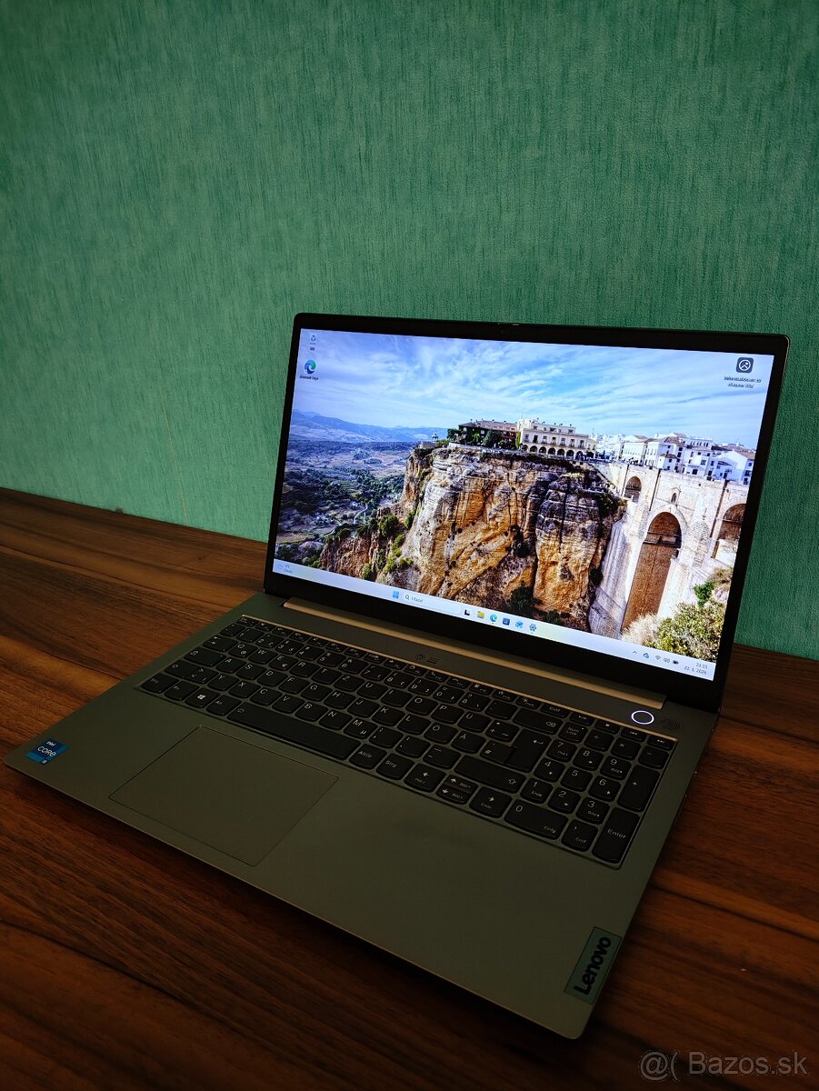 ThinkBook G2 i5 • 8GB • 256GB SSD - 3